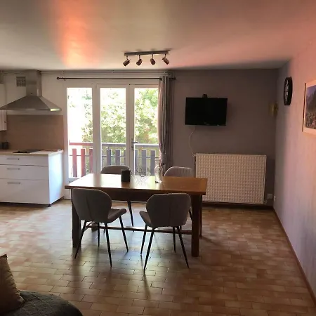Apartment Joli Avec Balcon, Jardin Et Garage - Vue Sur Montagne
