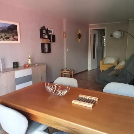 Apartment Joli Avec Balcon, Jardin Et Garage - Vue Sur Montagne